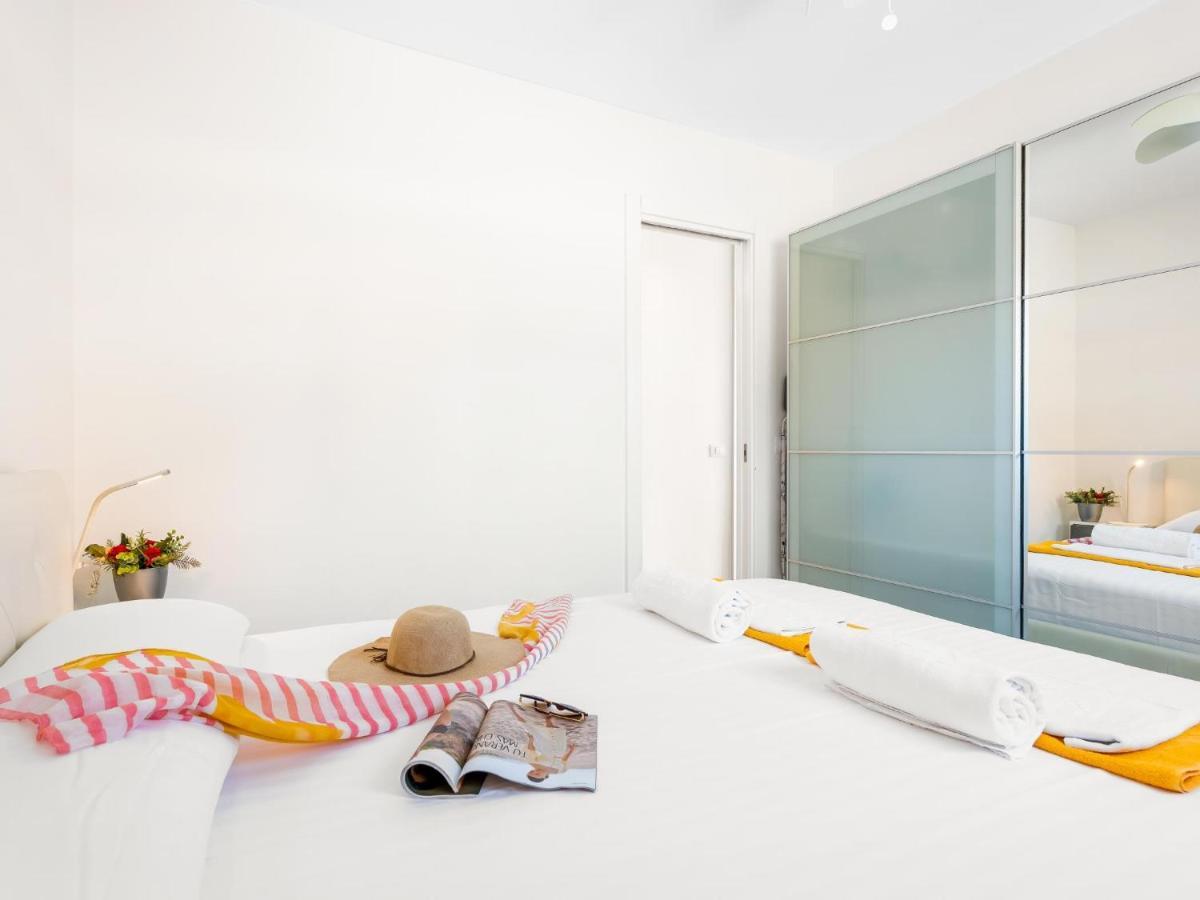 97 Hermosa Marina Primavera Con Terraza Y Piscina 阿德耶 外观 照片